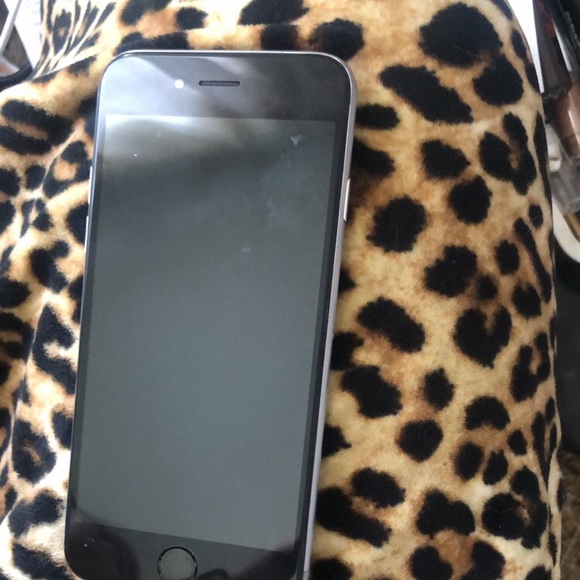 iPhone 6 16G - Picture 2 of 3